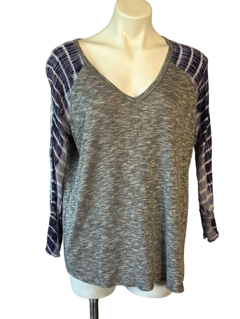 Daytrip Gray Knit Top W/Tie-Dye Sleeves Medium Rayon/Poly Blend